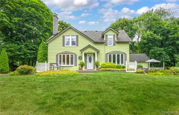 3841 Covert, Waterford, MI 48328