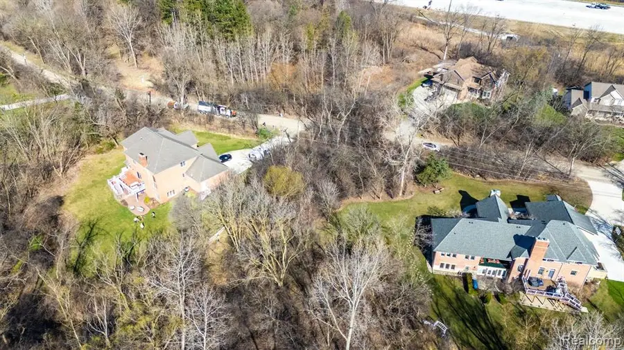 0000 Howard, Farmington Hills, MI 48335 - #2