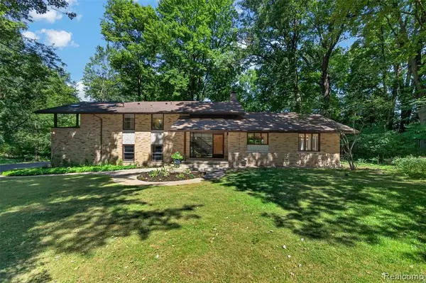 7388 Lindenmere, Bloomfield Hills, MI 48301
