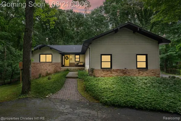1625 Perry Lake, Ortonville, MI 48462