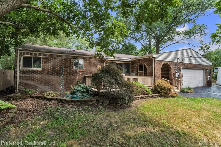 8822 Pontiac Lake, White Lake, MI 48386 - #2