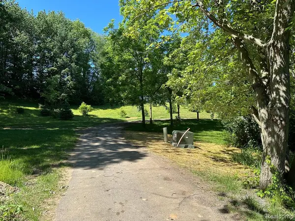 03 Prince Edward, Howell, MI 48843