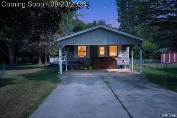 5219 E Carpenter, Flint, MI 48506