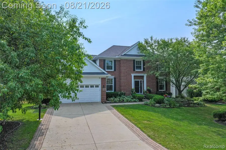 6385 Golf View, Clarkston, MI 48346 - #2