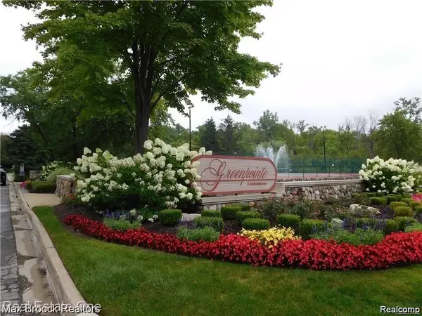 7269 Huntcliff, West Bloomfield, MI 48322