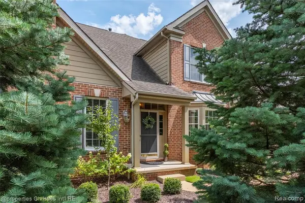 45042 Broadmoor, Northville, MI 48168
