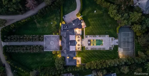5035 Brookdale, Bloomfield Hills, MI 48304
