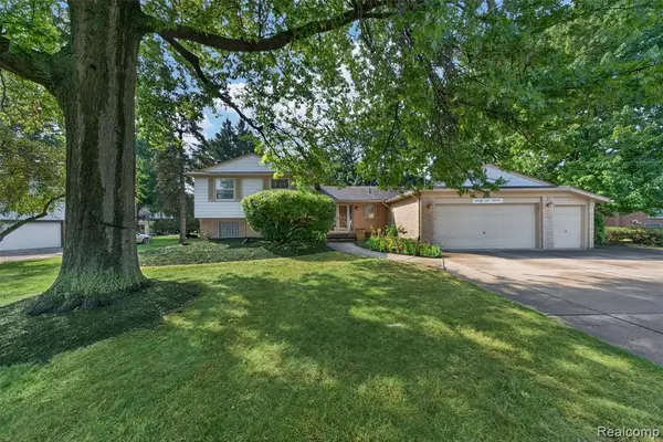 6611 Cottonwood Knoll, West Bloomfield, MI 
