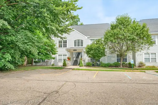 12354 Saint Andrews, Fenton, MI 48430