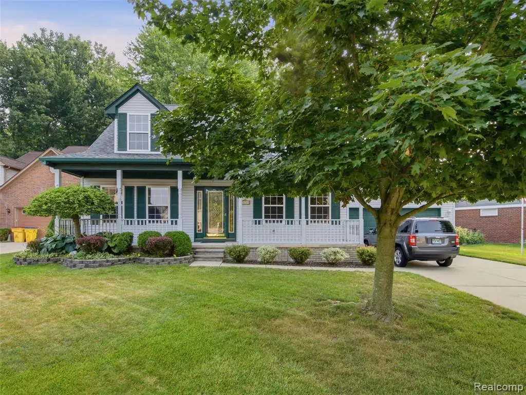 54608 Beacon Cove, New Baltimore, MI 48047 - #1