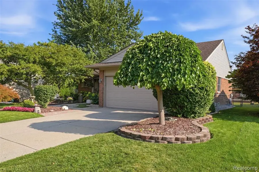 39031 Meeting House, Livonia, MI 48154 - #3