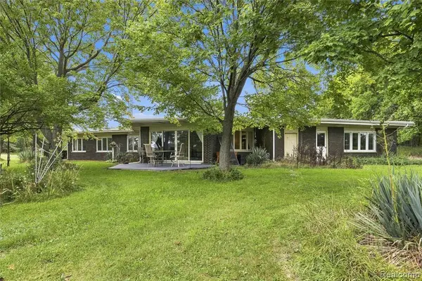 7386 Dean, Fenton, MI 48430