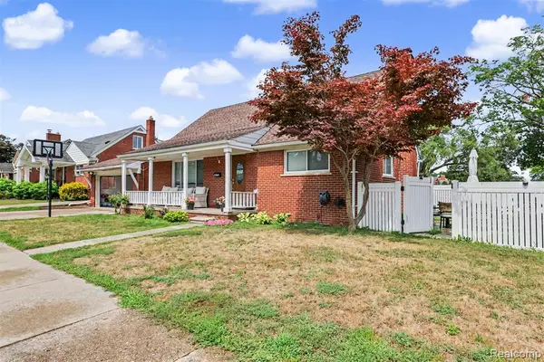22722 Cobb, Dearborn, MI 48128