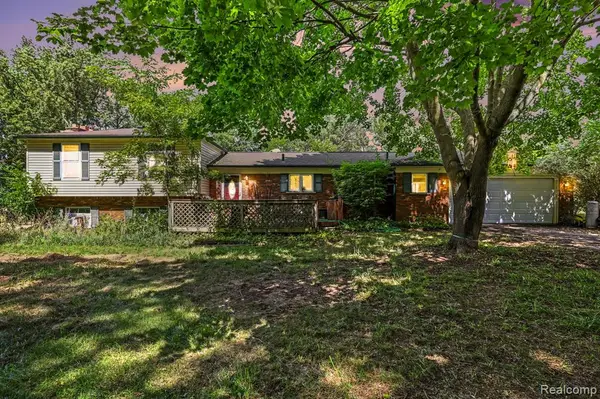 6323 Hough, Almont, MI 48003