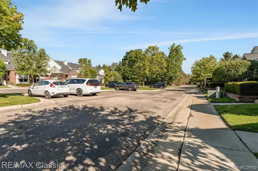 6104 Jasmine, Walled Lake, MI 48390 - #2