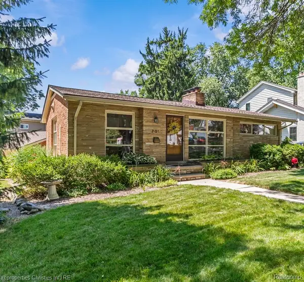 701 Spring, Northville, MI 48167
