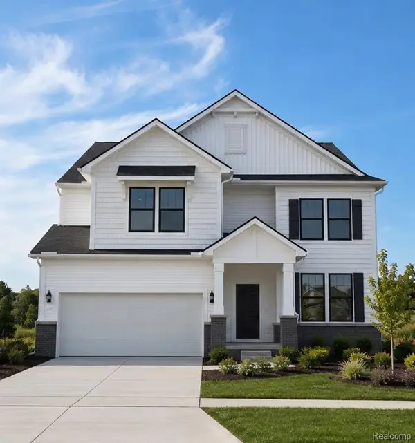 694 Gretchen, Saline, MI 48176
