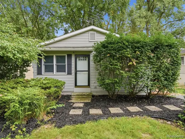 11954 Maxfield, Hartland, MI 48353