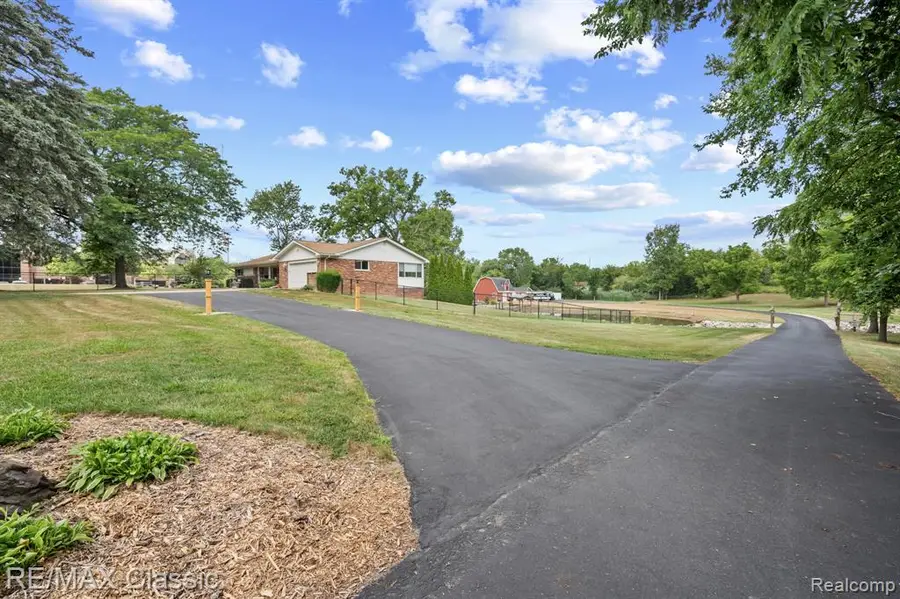 41700 W 11 Mile, Novi, MI 48375 - #2