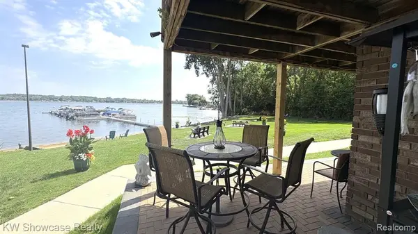 895 S Pontiac Trail #C101, Walled Lake, MI 48390
