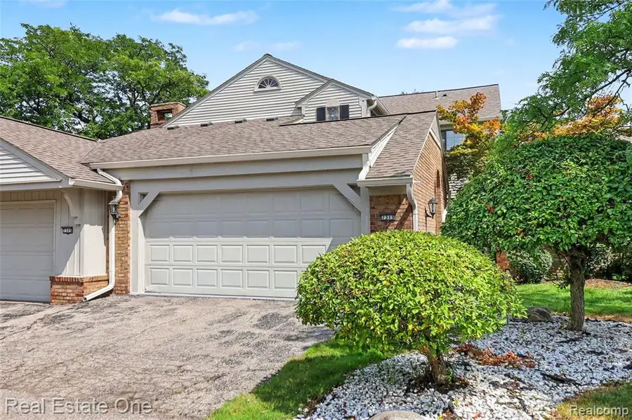 7315 W Bridge Way, West Bloomfield, MI 48322 - #2