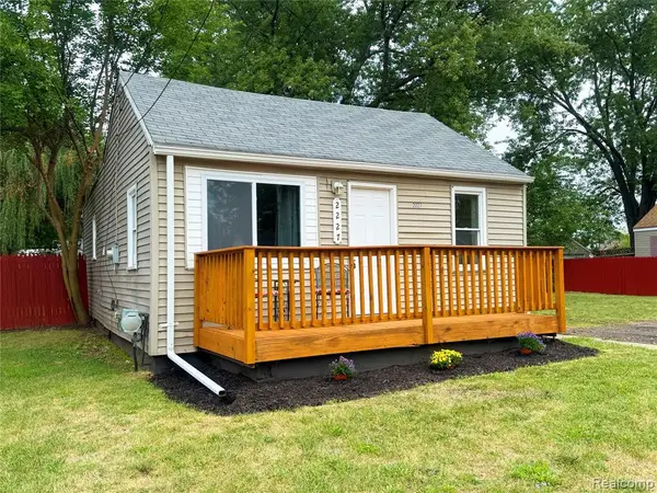 2227 E Boatfield, Burton, MI 48529