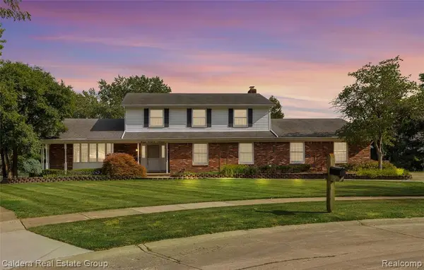 943 Huntsford, Troy, MI 48084