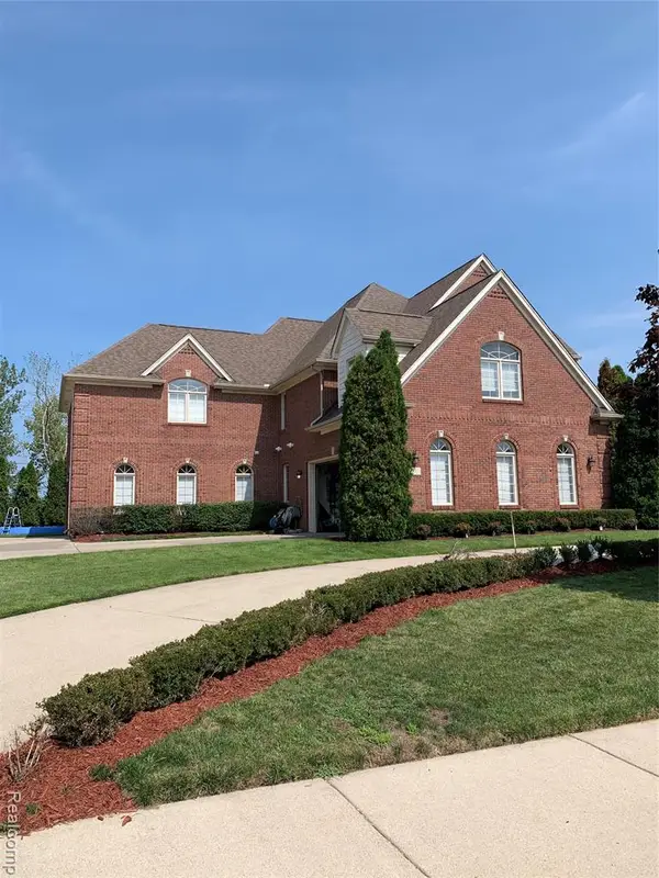 35 Sand Bar, Detroit, MI 48214