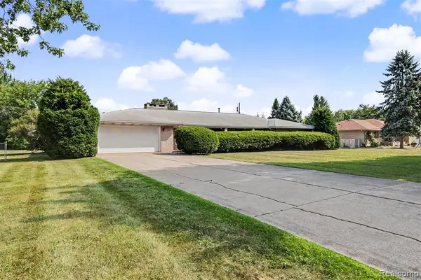 18956 Superior, Southgate, MI 48195