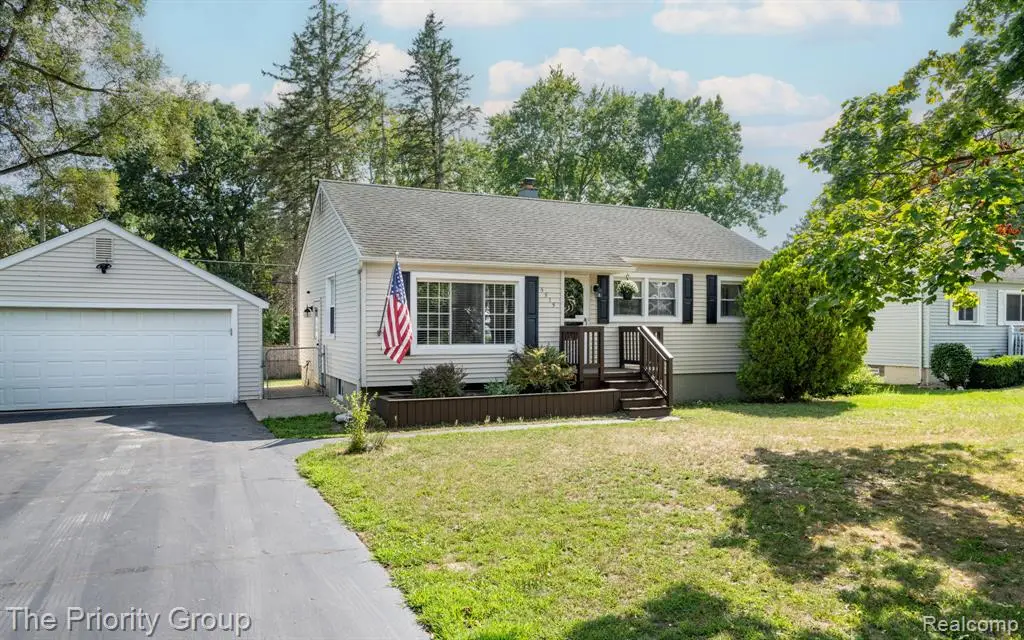 5515 Clinton River, Waterford, MI 48327 - #1