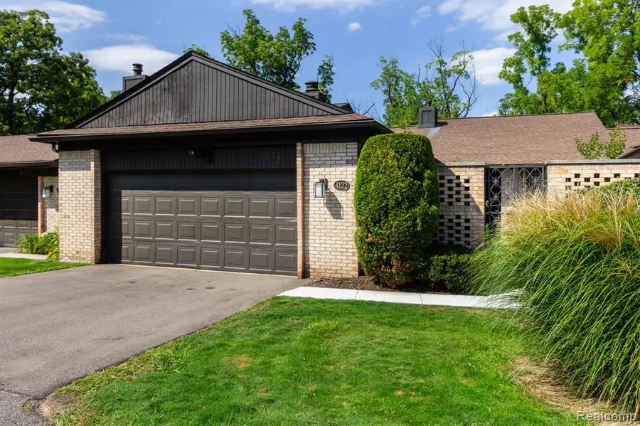 4122 Wabeek Lake, Bloomfield Hills, MI 48302 - #2