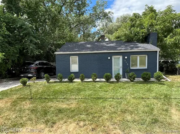 315 Common, Walled Lake, MI 48390