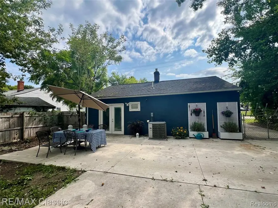 315 Common, Walled Lake, MI 48390 - #2