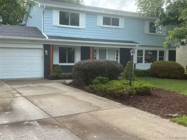 29621 Fernhill, Farmington Hills, MI 48334