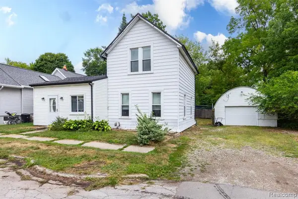 172 Higgins, Lapeer, MI 48446