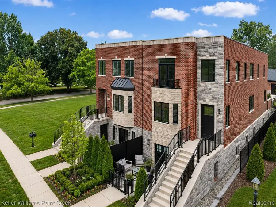 1221 N Main, Rochester, MI 48307 - #2
