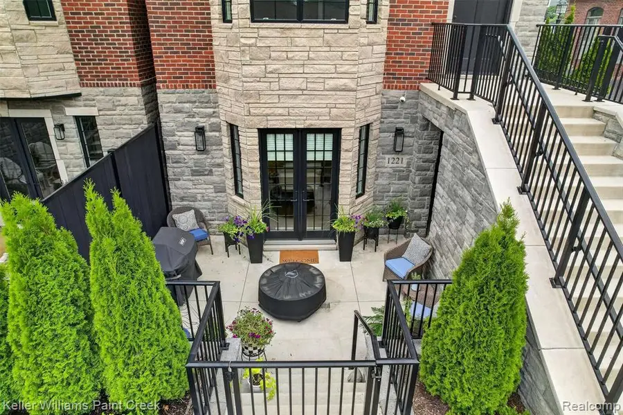 1221 N Main, Rochester, MI 48307 - #3