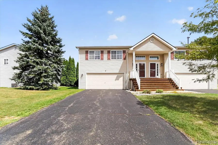 9515 Timber Ridge, Grand Blanc, MI 48439 - #2