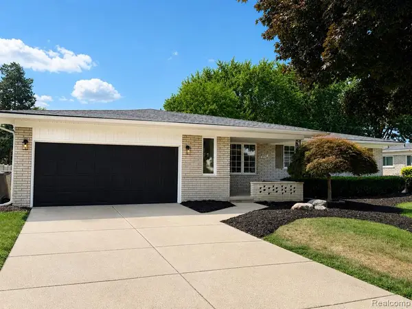 39501 Cobridge, Clinton Township, MI 48038