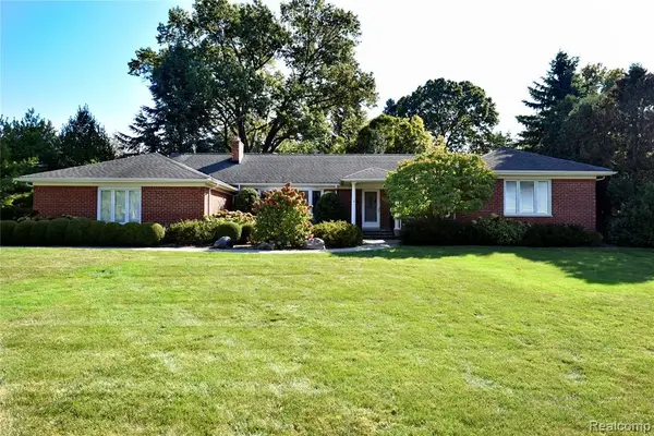3851 Carriage, Bloomfield Hills, MI 48301