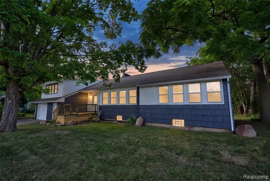 2357 Southampton, Grand Blanc, MI 48507 - #2