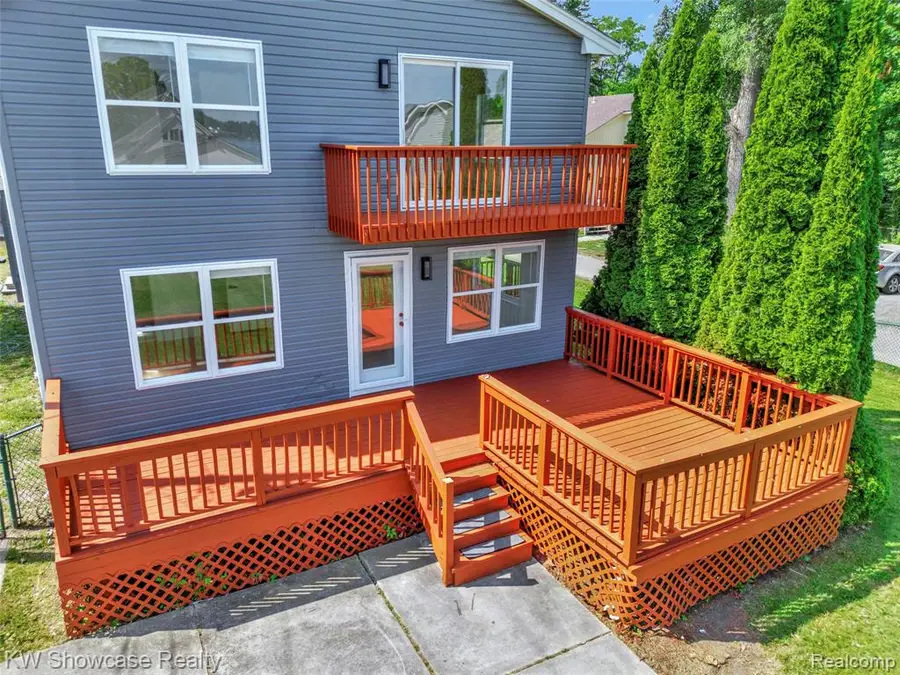 4392 Cass Elizabeth, Waterford, MI 48328 - #3