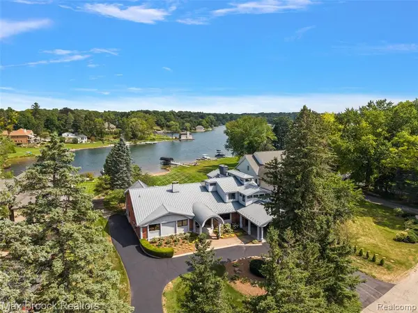 2440 Lake Angelus, Lake Angelus, MI 48326