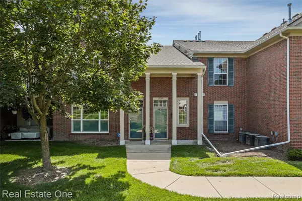 25209 Chesapeake, Commerce Twp, MI 48390