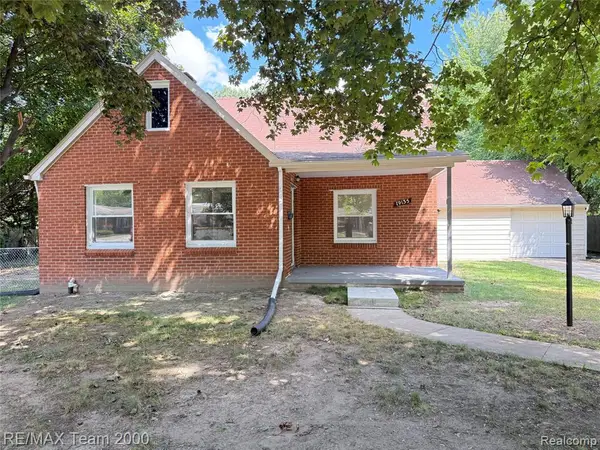 19135 Eastwood, Harper Woods, MI 48225