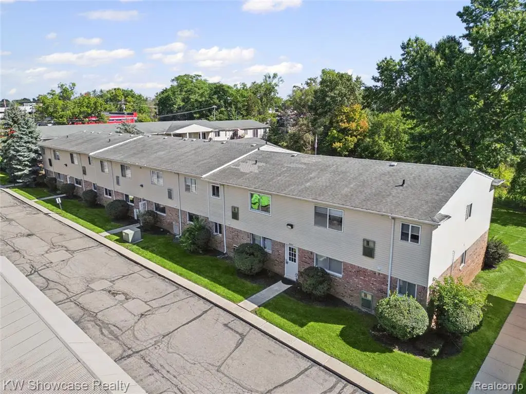 5283 Highland #206, Waterford, MI 48327 - #1