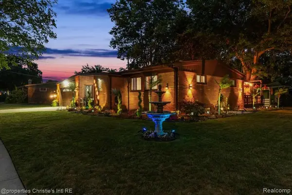 14400 Oak Park, Oak Park, MI 48237