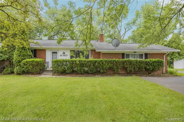 31767 W 13 Mile, Farmington, MI 48334