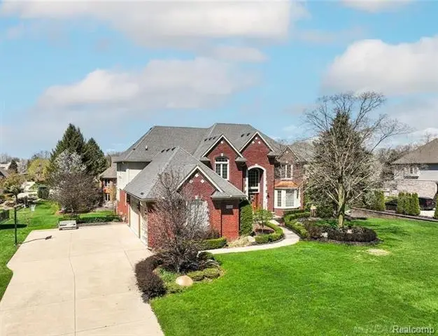 54182 Queensborough, Shelby, MI 48315 - #3