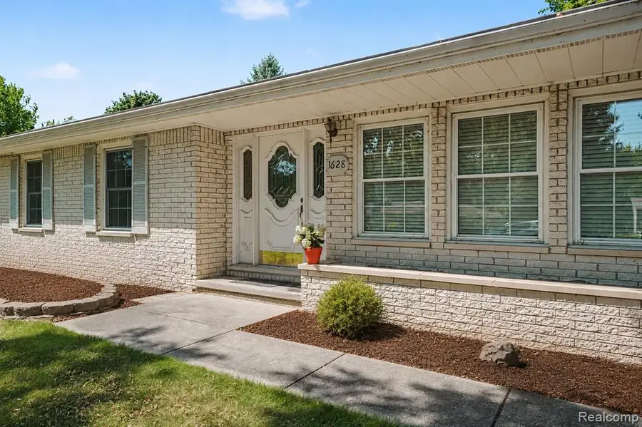 1628 Oneida, Orion, MI 48362 - #2